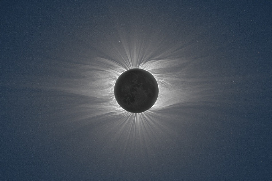odditiesoflife:  Total Solar Eclipse These stunning photographs of July 2009′s