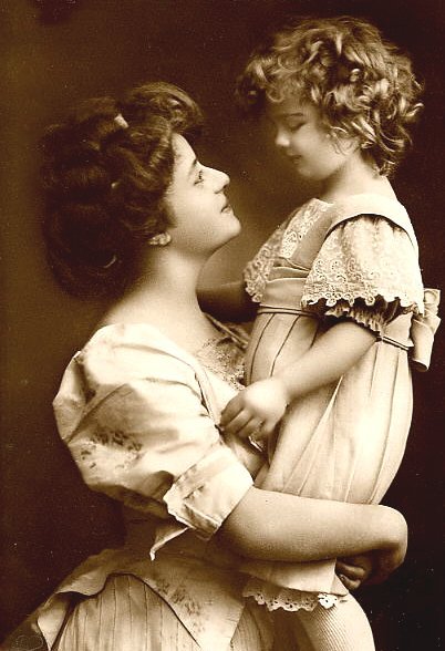 edwardianpromenade: — Mother and Daughter (1900s)