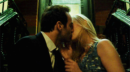 A Guide To Charlie Cox's Kissing Method: