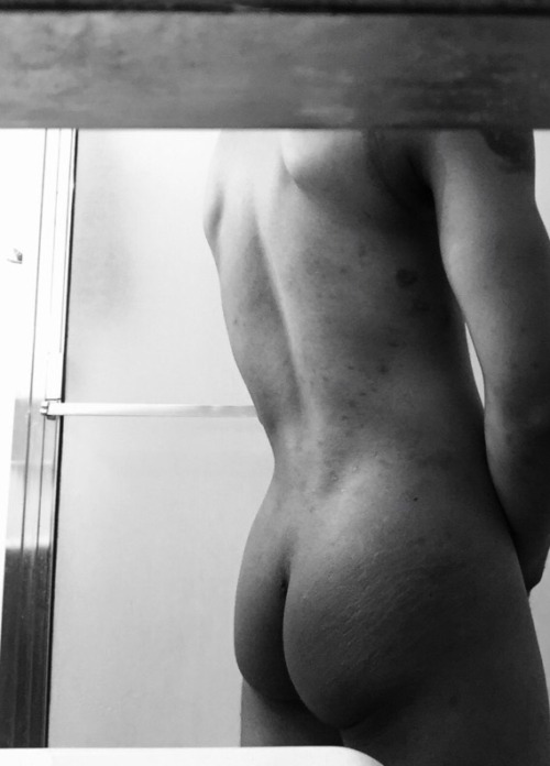 favesxxx:  Bennie Harris exclusive dick and ass pics that were sent in by an amazing follower 💗who’s subscribed to Bennie’s connectpal