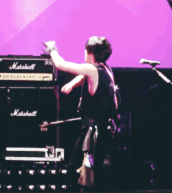 suzhaex:  Yonghwa as ‘Dance Machine’ LOL  