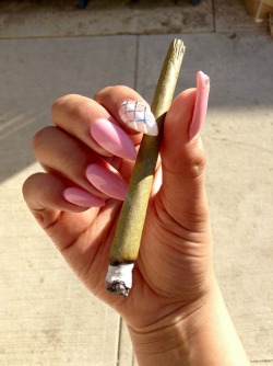 theprettylittlestoner:  whospilledthebongwater:  Stunning as usual  Oh hot damn those nails   ughhhhh i miss my nails like these :(