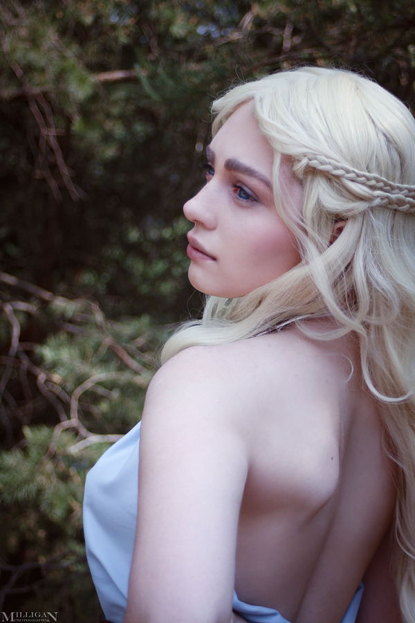 milligan-vick:  We had even 3 photoshoots of Daenerys (I hate drawing these brows!