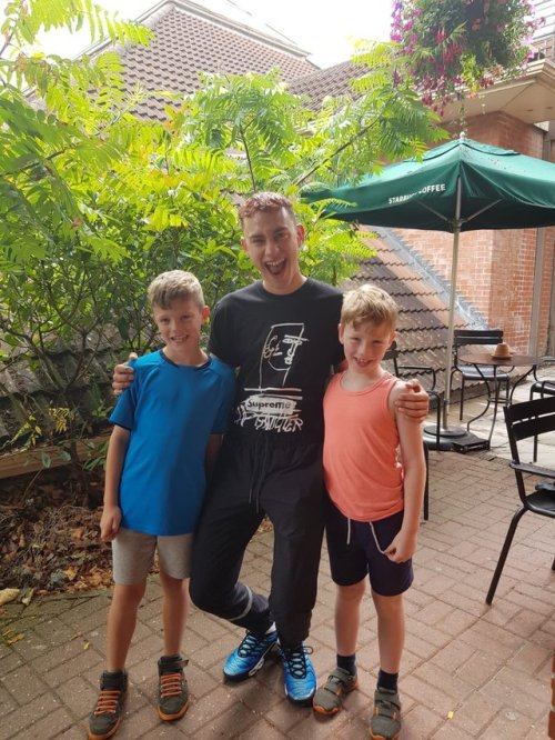 @P2guardingPaul: @alexander_olly Thanks for taking the time to pose for a pic with my boys, Flynn wa