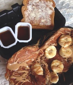 birdyally:  birdyally:Breakfast!! Oh sorry. I didn’t tell you what it was. Whole wheat pancakes and toast, sugar free syrup, organic butter, yummy stuff.   😩😩😩 gimme