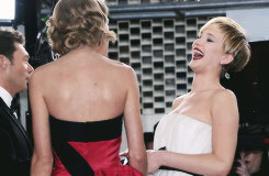 tayloswifts:  Taylor Swift + friends at the 2014 Golden Globes  