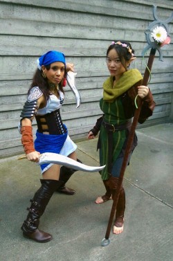 cutiequisitor:  Okay but did you SEE this Isabela? Her cosplay was AMAZING. Also I love the relationship between her and Merrill in DA2 so I just had to take a photo with her! 