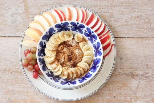 whenspeakingofavegan:  Breakfast: raw-buckwheat porridge made of: sprouted buckwheat, sprouted sunflower seeds & walnuts and 1 chopped fig. Topped with banana, cinnamon, coconut sugar, almonds and raisins.! Sweet mornings!  