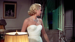 blockmagazine:  Grace Kelly in To Catch a Thief. 