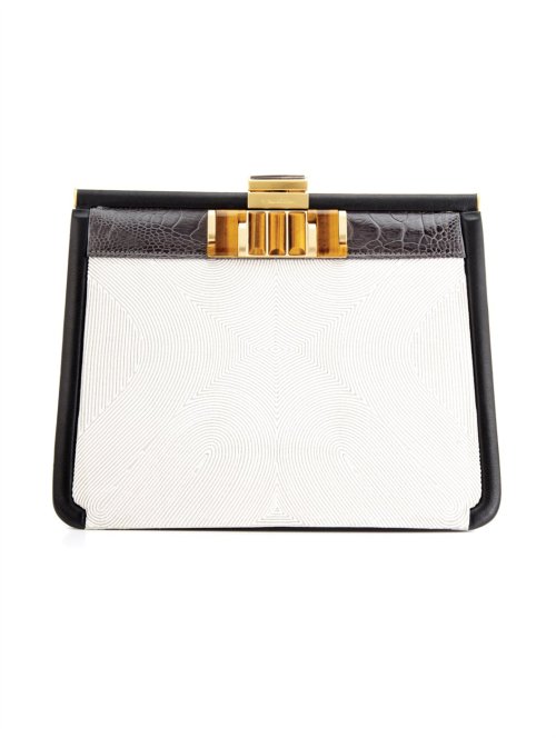 Oscar de La Renta , gold Marilia handbag. Fonte : www.lyst.com  , via tinamotta.tumblr.com