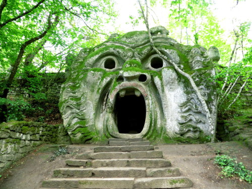 hideback:Sacred Grove of Bomarzo, Viterbo, Italy. Vicino (Prince of Orsini) and Pirro Ligorio, 1552V