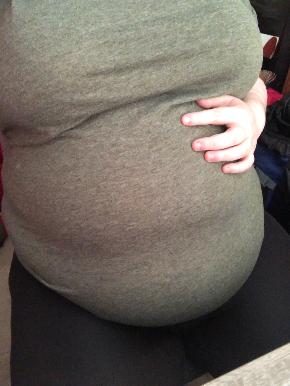 feed-me-feedee-deactivated20200:i literally ate an hour ago and my belly still feels
