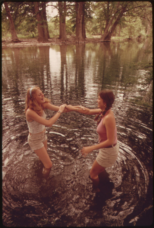 strangerinthealps2017:Teens in Lankey, Texas captured by a photographer on assignment for the EPA in