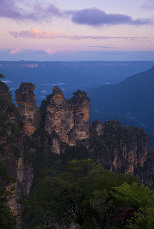 Hazy Blue Mountains, The Three Sisters Katoomba, Australia