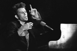 gregorygalloway:  Tom Waits (born 7 December