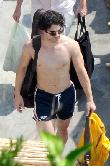 thecelebarchive:  Glee star Darren Criss​ adult photos