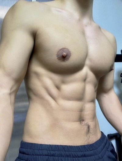 just-the-guys-22: Great pecs and nipples!