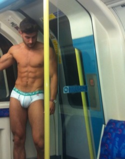 queerclick:  Train/BulgeSpotting. More hot random Street Crushes here.