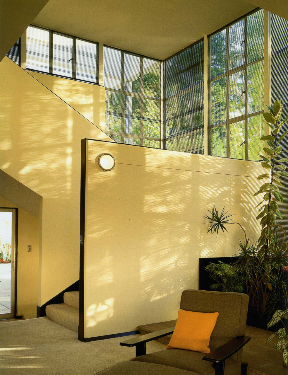 vdvintagedesign:
“ The Lovell House, Los Angeles, California, United States of America - Richard Neutra (1929)
”