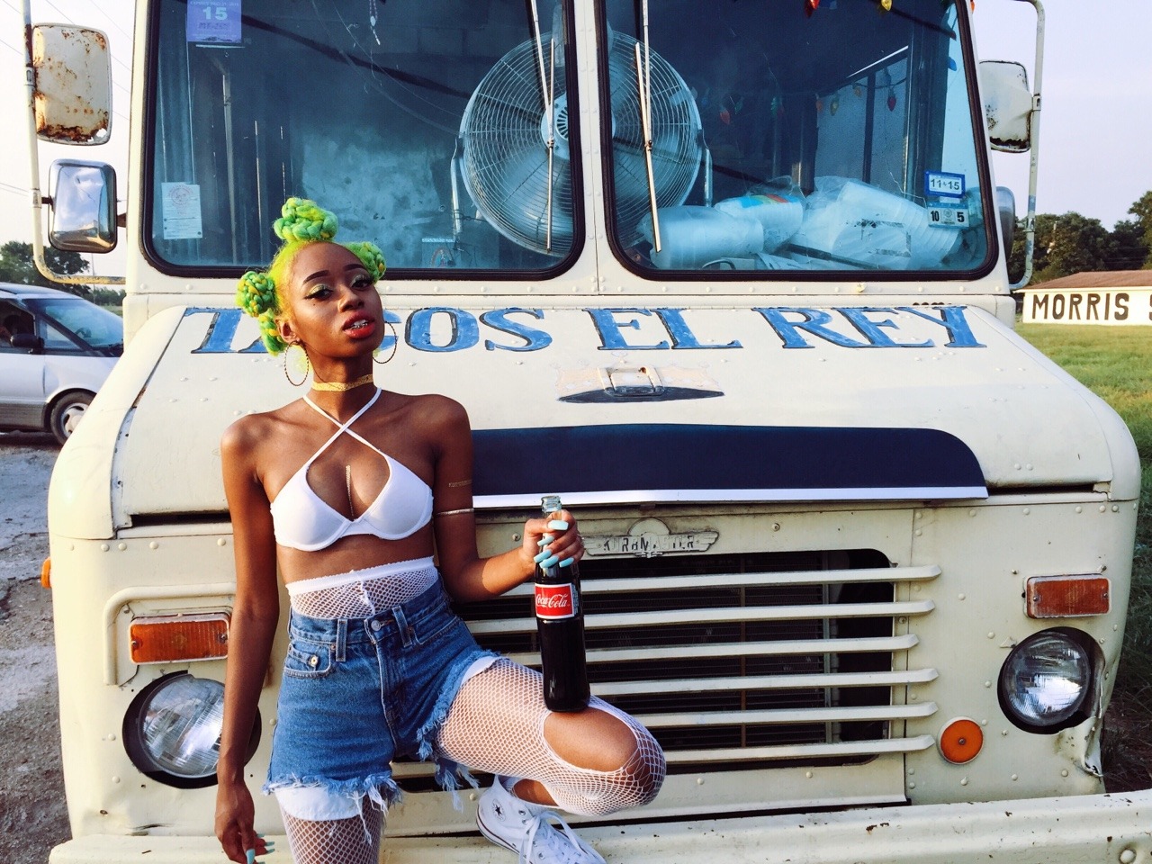 trebled-negrita-princess:  i FUCKING LOVE THOSE POPSICLES   Fucking love her hair
