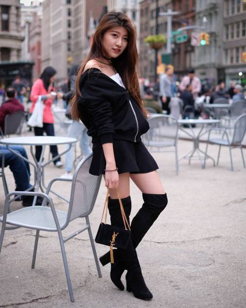 Sabrina at the #Flatiron building #nycstreetstyle #Nycstyle #nycfashion#nycstreetphotograp