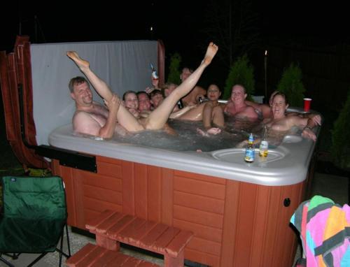 Now this is the kind of hottub party I’m