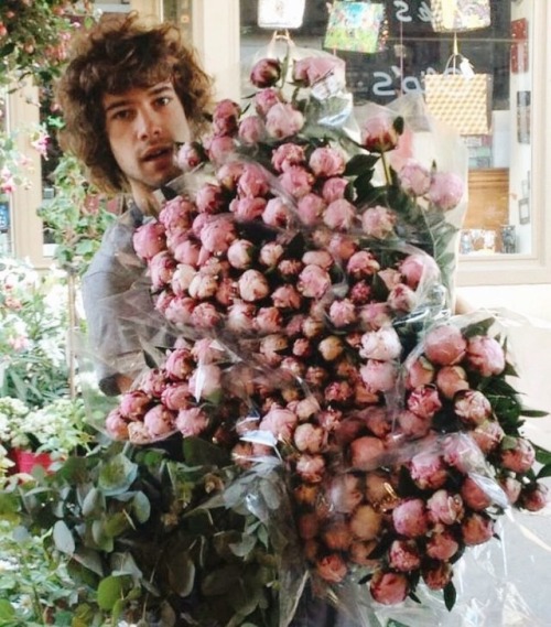 luz-natural:  @cyrillflorist__