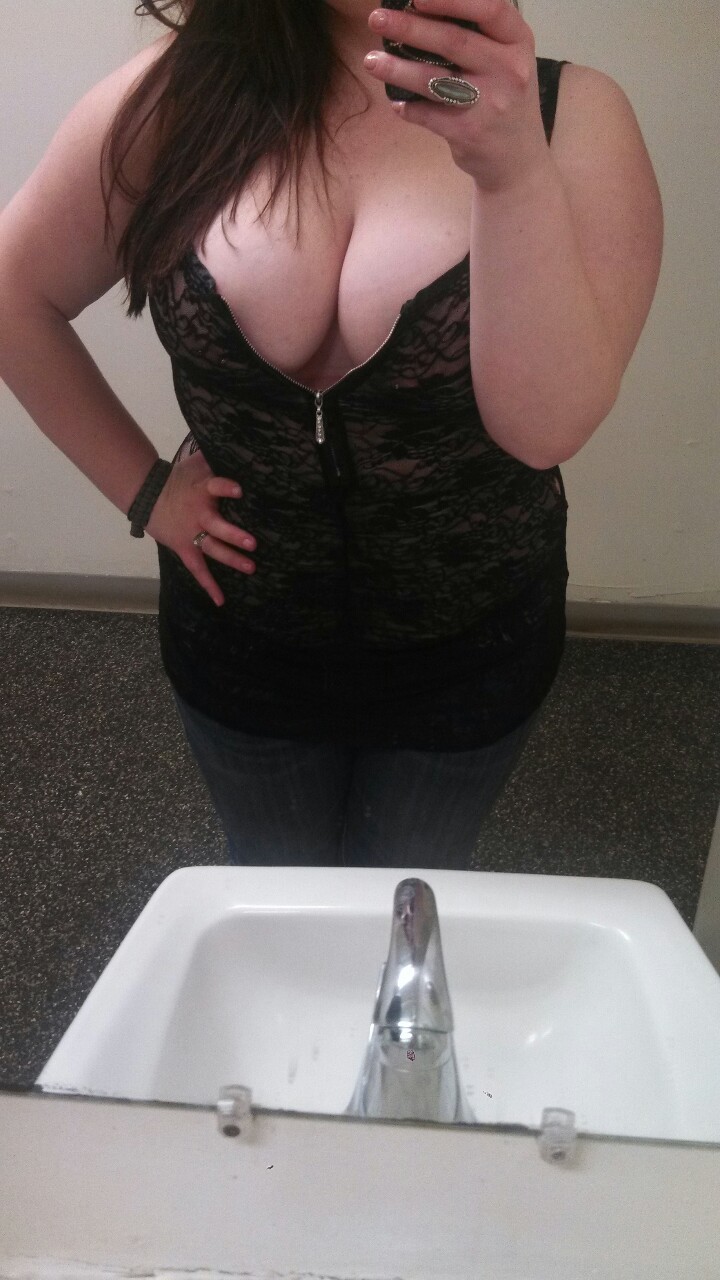 letsgetits:  letsgetits:  Holy tits!!  Psstt.. you could be getting pictures like