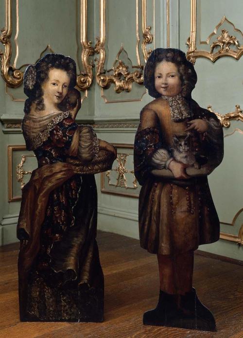 placesandpalaces:fashionsfromhistory:Girl & Boy Dummy BoardsEarly 18th CenturyEnglish Dummy boar