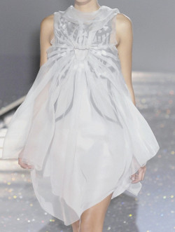 lamorbidezza:  Hussein Chalayan Spring 2007