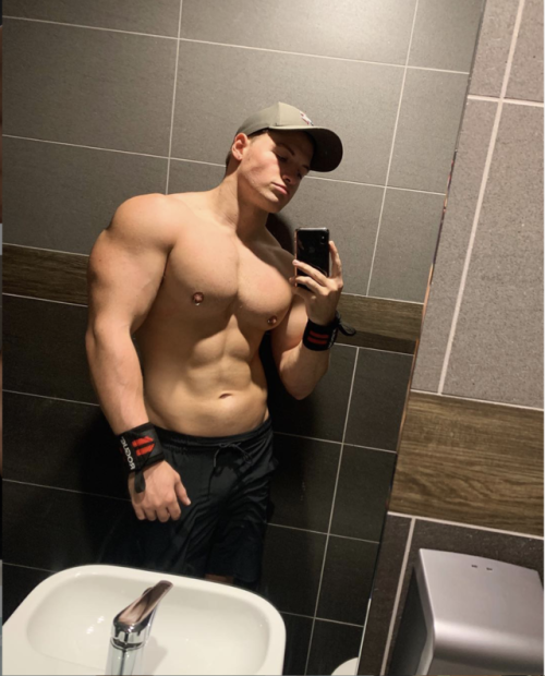 maleappreciasian: IG: _maxsmall