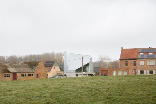 X &amp; BAEYENS ArchitectenHOUSE D-S, 2020Brake, BelgiumImage © Jeroen Verrecht