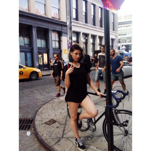 ashligenevieve:  ashligenevieve; CITY GURL