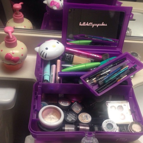 MY TINY BOX OF MAKEUP HAHAHA #cupcake #hellokitty #hellokittylover #makeup #westlakevillage #beauty 