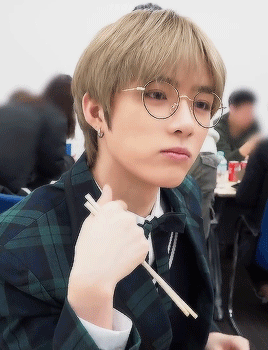 yeonbins: beomgyu with glasses hits differently 