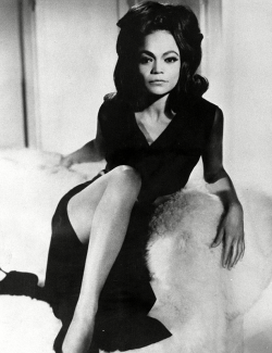  Eartha Kitt 