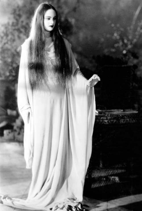 vixensandmonsters:  Carroll Borland in Mark of the Vampire (1935)