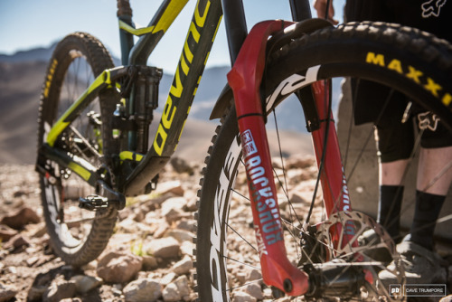 aces5050: (via Enduro Bikes Galore, Including a Prototype GT - EWS Chile 2018 - Pinkbike)