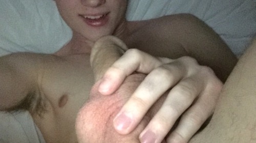 biboyvine: Thought I’d show you the position I’m in when I cum all over my face Got a lo