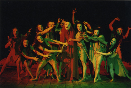 gnossienne: Scenes from Euripides’ The Bacchai (2002), dir. Peter Hall for the National Theatr