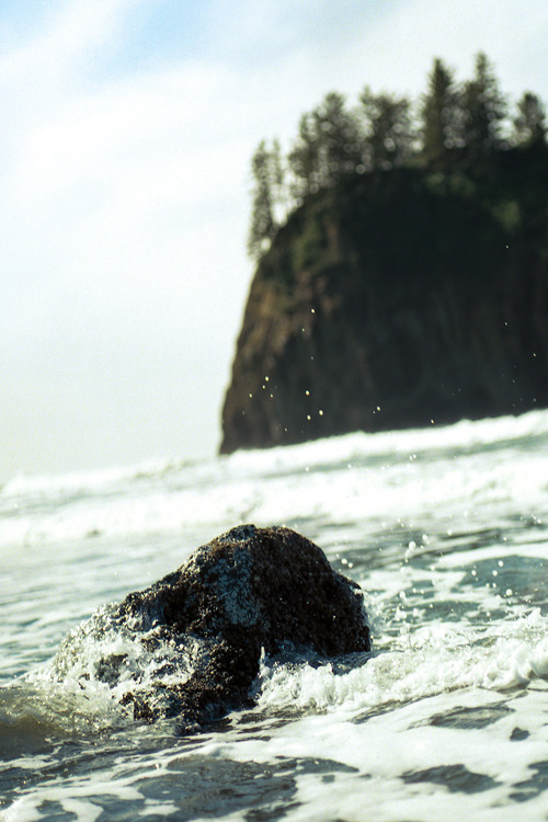 c1tylight5:  Rushing Ocean | Colin Brooks 