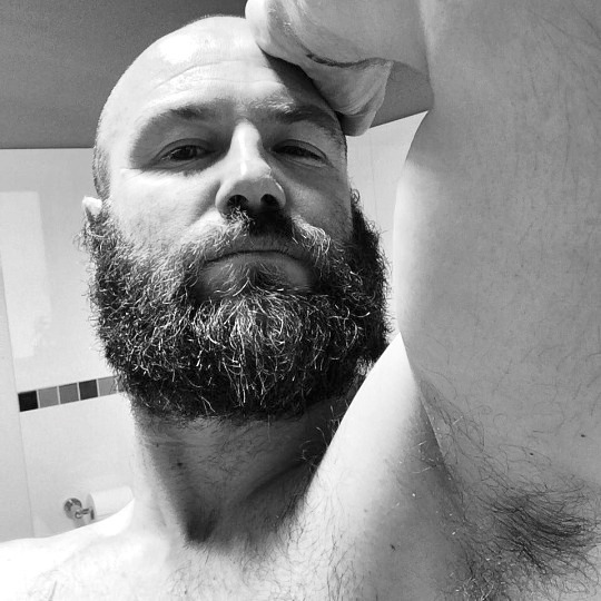 hairychestg:  abeautifulindiscretion:  Bear In Mind   hairychestg 