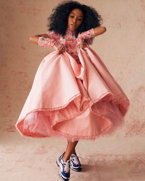 Yara Shahidi wearing Chanel in the new issue of Vogue. Blush and flowers what do you think?