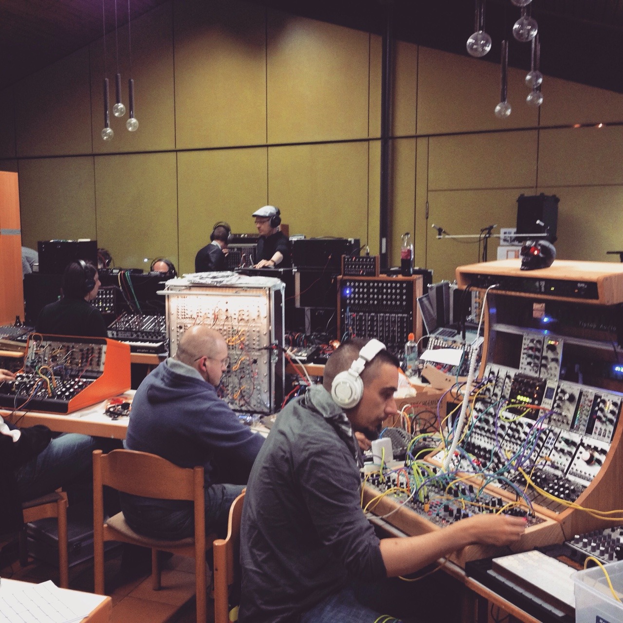 tuesdaynightmachines:  Some pictures from the “Happy Knobbing 2015” modular synth