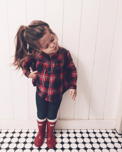 oldfarmhouse:Little red Hunters❤️  lynzyandco @instagram  Dawwwe so damn cute! ❤️