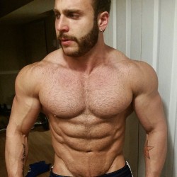 thick-sexy-muscle:  Peter Iacino - scruffy muscle hunk