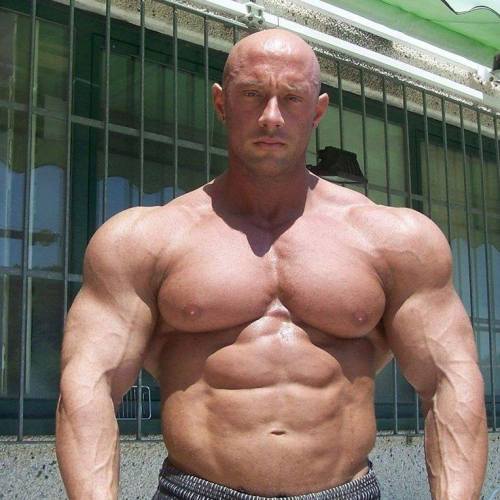 jimbibearfan:  drwannabe:  id?  Russian prisoner and bodybuilder. Did you know you can “sponso