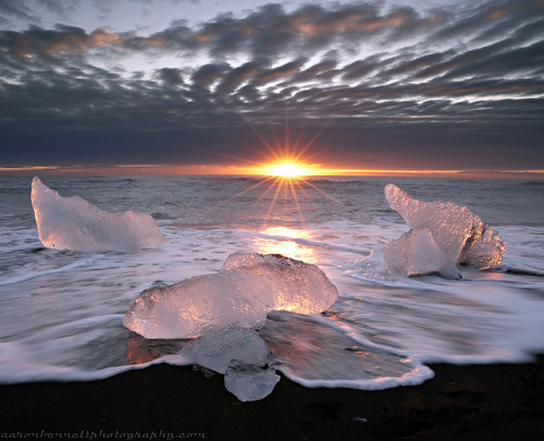Jökulsárlón Iceberg Beach by Aaron_Bennett on Flickr.