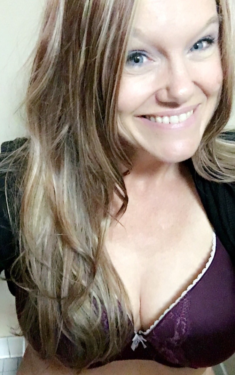 curiouswinekitten2:  I thought Cleavage Sunday would be a good day to come back from