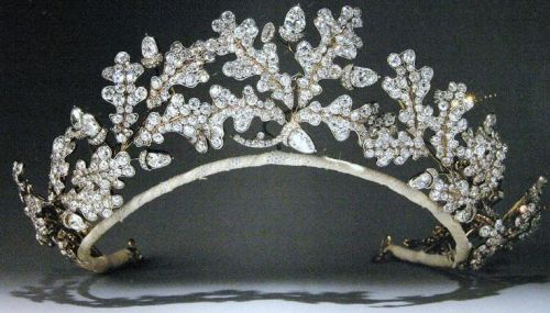 theladyintweed:The Norfolk Oak Leaf tiara